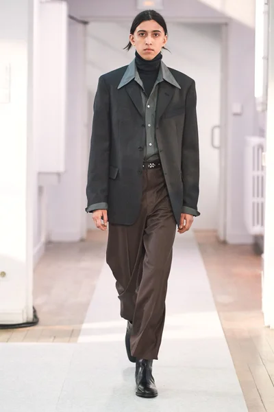 Look 17